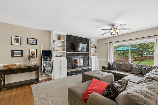 6121 Sands Road, Crystal Lake, IL 60014