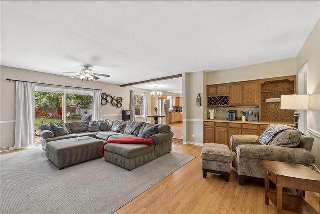 6121 Sands Road, Crystal Lake, IL 60014