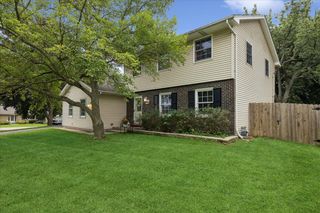 6121 Sands Road, Crystal Lake, IL 60014