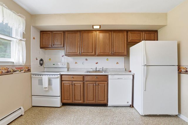 330 WEXFORD RD, Red Hill, PA 18076