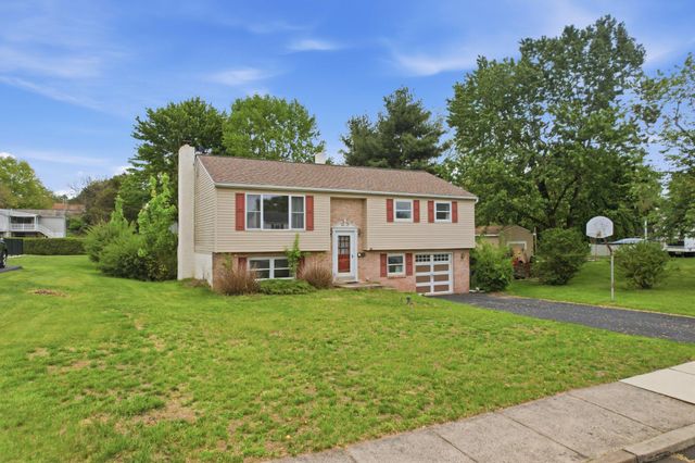 330 WEXFORD RD, Red Hill, PA 18076