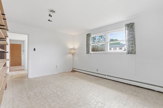 330 WEXFORD RD, Red Hill, PA 18076