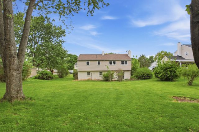 330 WEXFORD RD, Red Hill, PA 18076