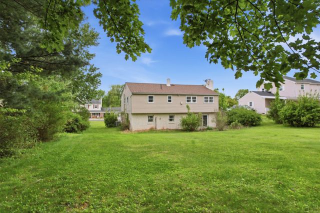 330 WEXFORD RD, Red Hill, PA 18076