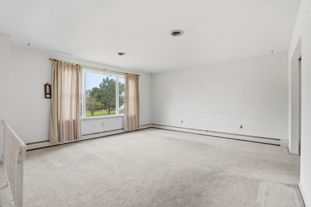 330 WEXFORD RD, Red Hill, PA 18076