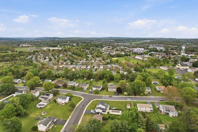 330 WEXFORD RD, Red Hill, PA 18076