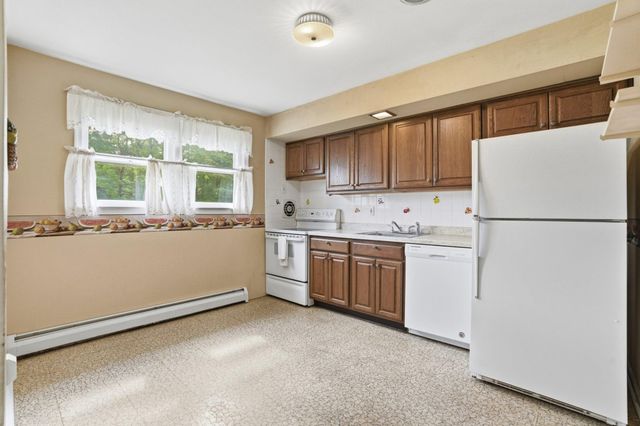 330 WEXFORD RD, Red Hill, PA 18076