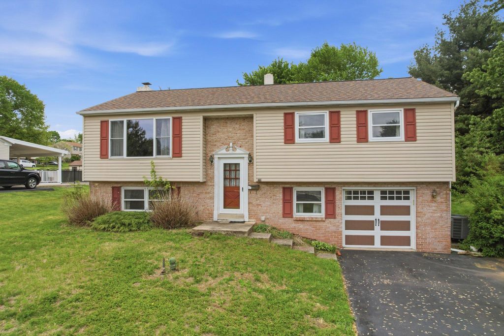 330 WEXFORD RD, Red Hill, PA 18076