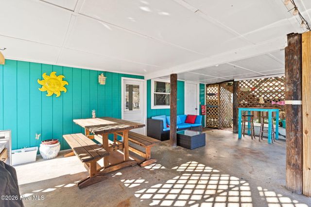 133 Fourth Avenue N, Kure Beach, NC 28449