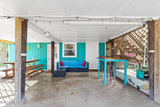 133 Fourth Avenue N, Kure Beach, NC 28449