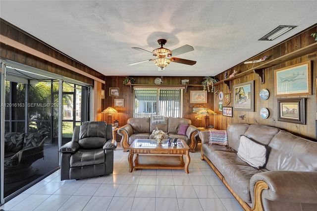 1330 NW 122nd Ave, Pembroke Pines, FL 33026