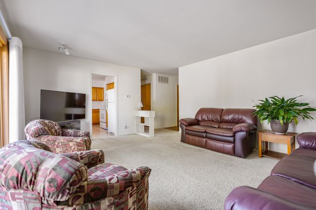 522 Edgewood Lane, Elk Grove Village, IL 60007