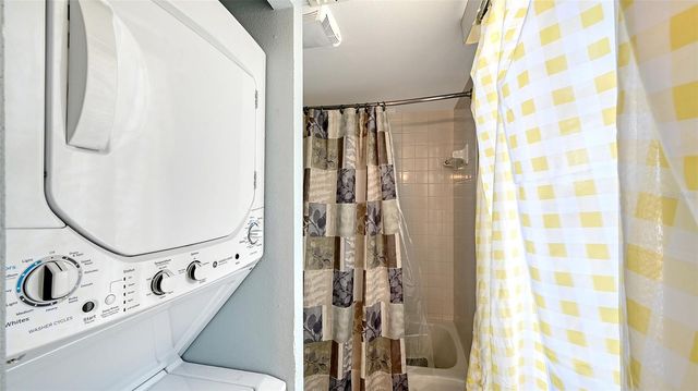 1200 SIESTA BAYSIDE DRIVE 1200G, Sarasota, FL 34242