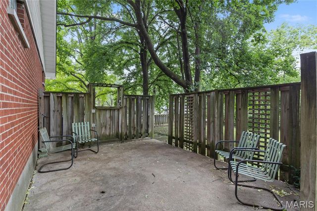 445 Washington Street, Florissant, MO 63031