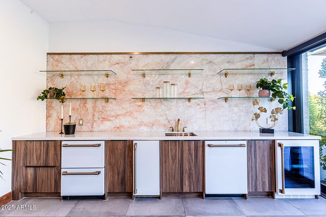 5812 N 44TH Place, Phoenix, AZ 85018