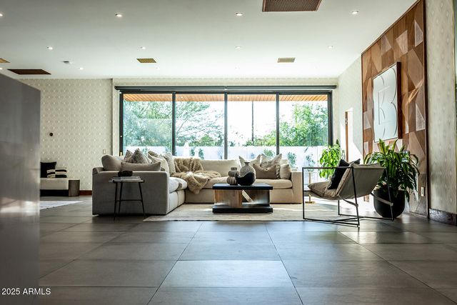 5812 N 44TH Place, Phoenix, AZ 85018