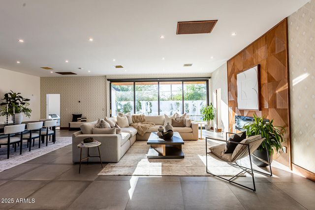 5812 N 44TH Place, Phoenix, AZ 85018