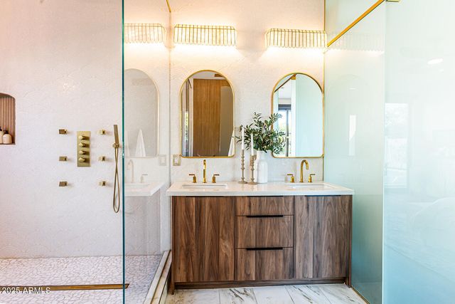 5812 N 44TH Place, Phoenix, AZ 85018