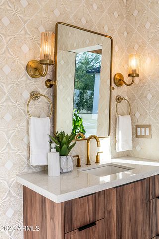 5812 N 44TH Place, Phoenix, AZ 85018