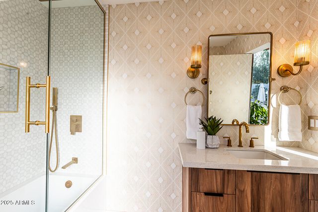 5812 N 44TH Place, Phoenix, AZ 85018