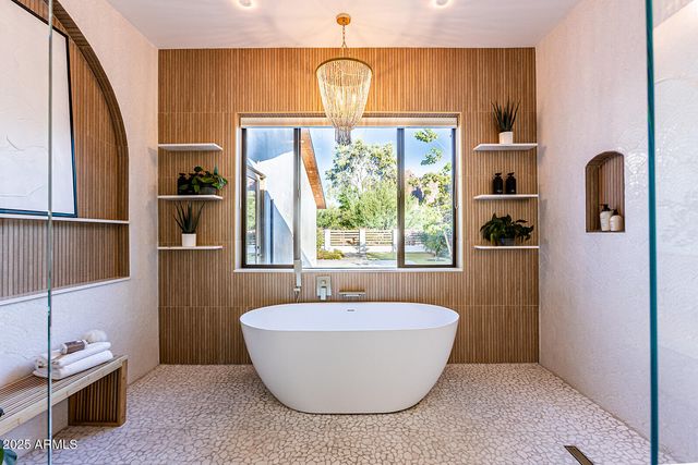 5812 N 44TH Place, Phoenix, AZ 85018