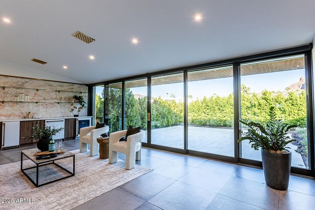 5812 N 44TH Place, Phoenix, AZ 85018