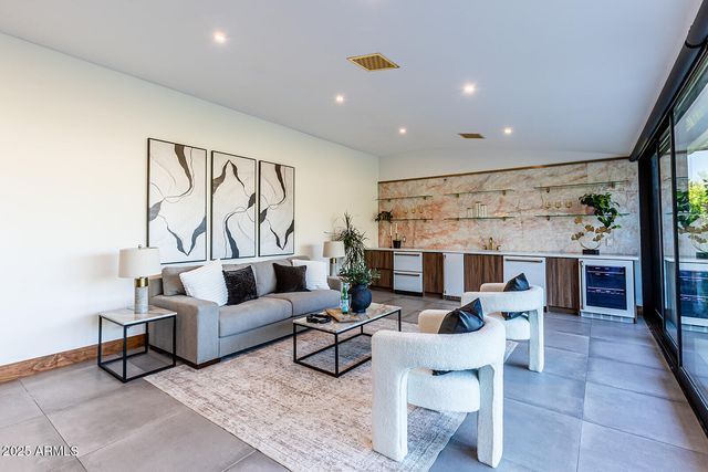 5812 N 44TH Place, Phoenix, AZ 85018