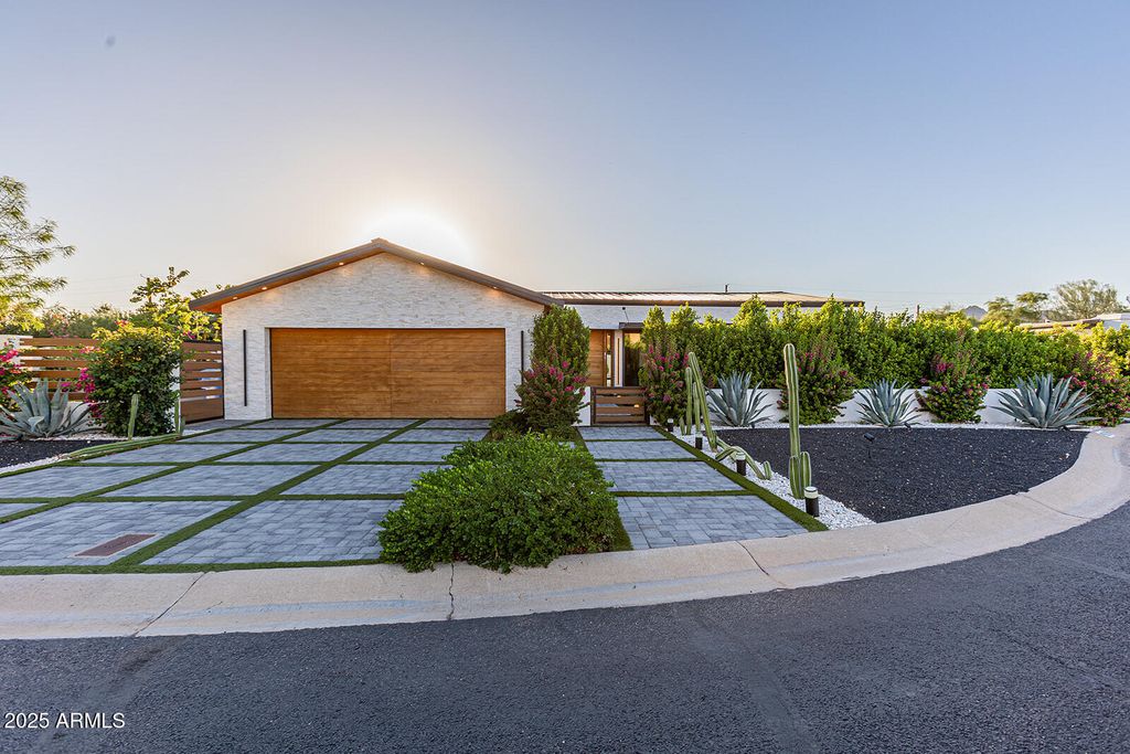 5812 N 44TH Place, Phoenix, AZ 85018