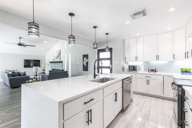 3829 Twin Falls Street, Irving, TX 75062