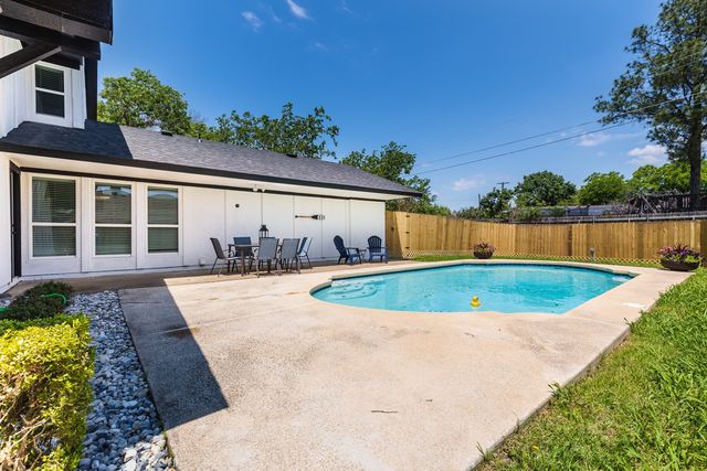 3829 Twin Falls Street, Irving, TX 75062