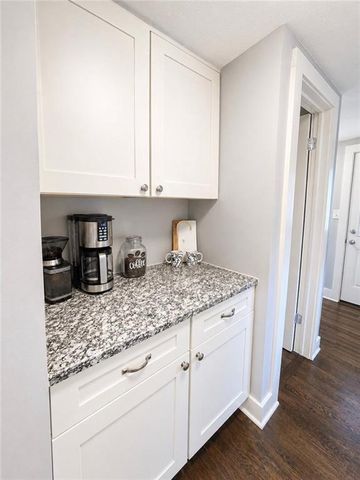 145 Allcutt Avenue, Bonner Springs, KS 66012