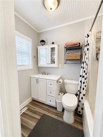 145 Allcutt Avenue, Bonner Springs, KS 66012