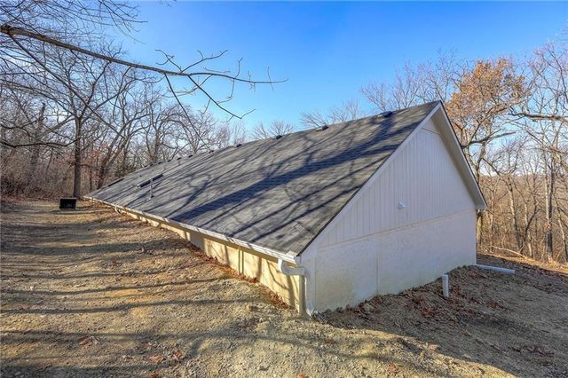 8721 S Hardsaw Road, Oak Grove, MO 64075