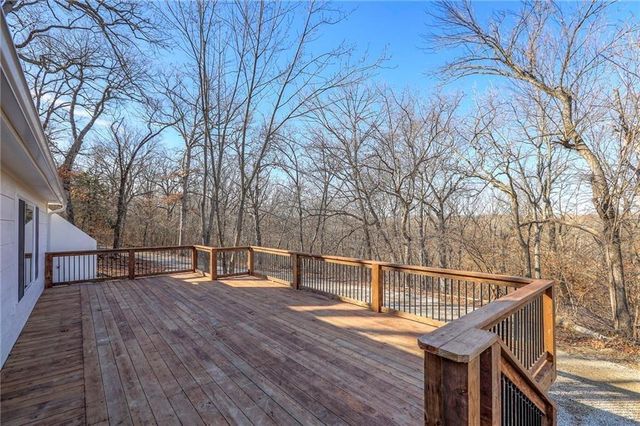 8721 S Hardsaw Road, Oak Grove, MO 64075