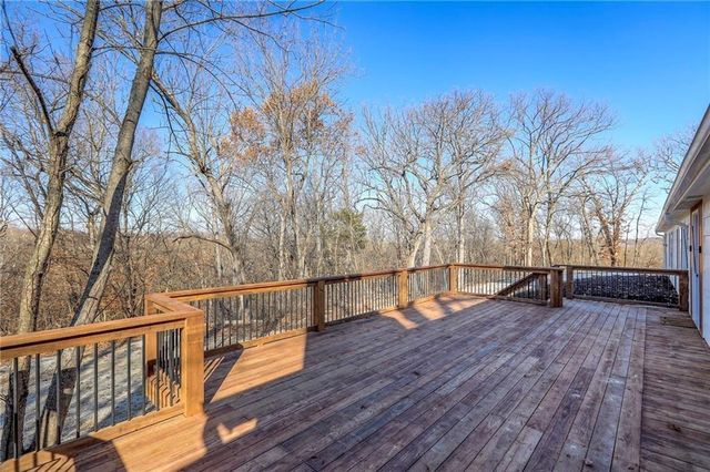 8721 S Hardsaw Road, Oak Grove, MO 64075