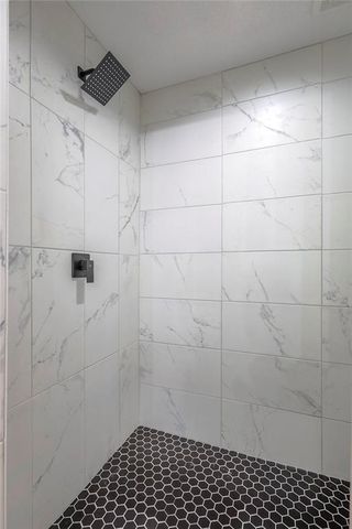 8721 S Hardsaw Road, Oak Grove, MO 64075