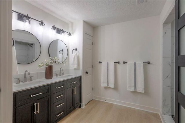 8721 S Hardsaw Road, Oak Grove, MO 64075