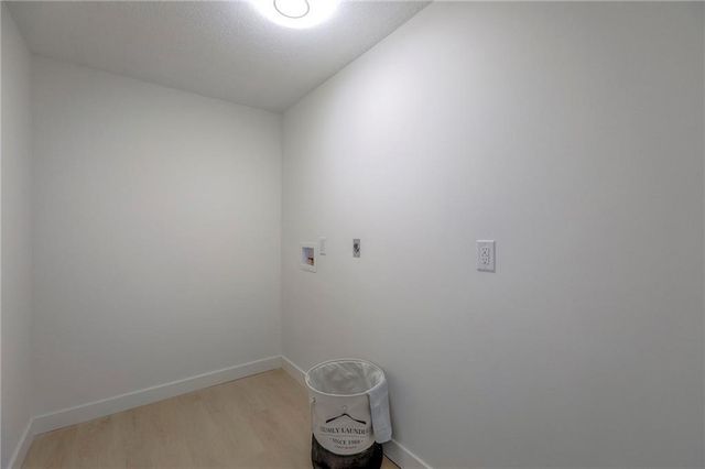 8721 S Hardsaw Road, Oak Grove, MO 64075