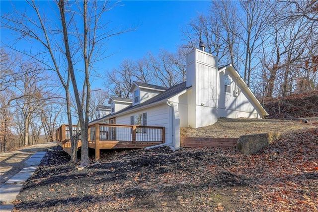 8721 S Hardsaw Road, Oak Grove, MO 64075