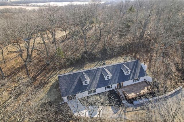 8721 S Hardsaw Road, Oak Grove, MO 64075