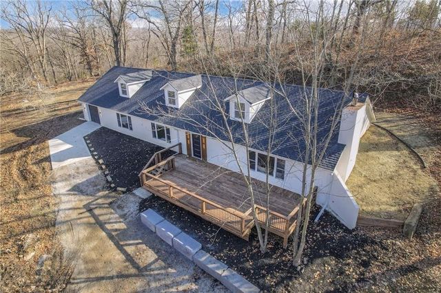 8721 S Hardsaw Road, Oak Grove, MO 64075