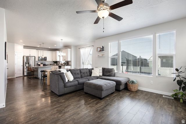 1557 N WOODSIDE DR, Spanish Fork, UT 84660