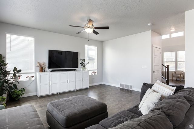 1557 N WOODSIDE DR, Spanish Fork, UT 84660