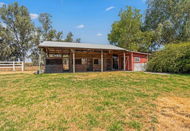 10419 Alvarado Rd, Oakdale, CA 95361