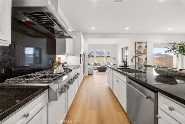 21219 Currant Ct, Chatsworth, CA 91311