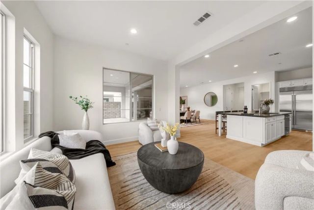 21219 Currant Ct, Chatsworth, CA 91311