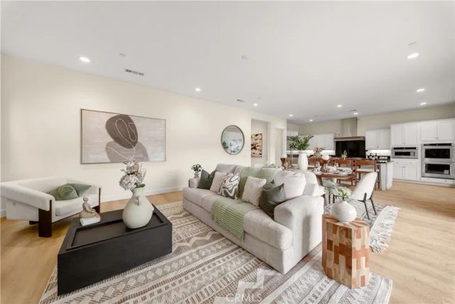 21219 Currant Ct, Chatsworth, CA 91311