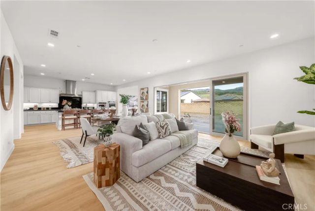 21219 Currant Ct, Chatsworth, CA 91311