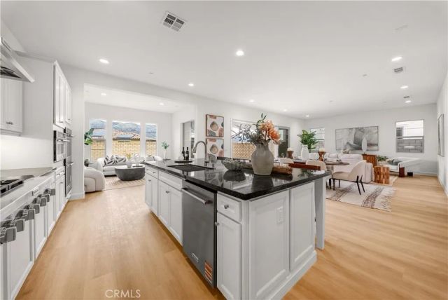 21219 Currant Ct, Chatsworth, CA 91311