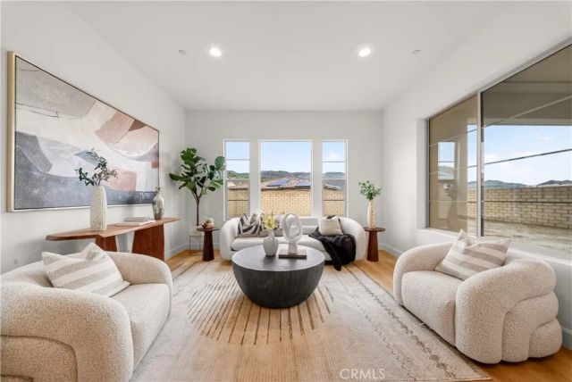 21219 Currant Ct, Chatsworth, CA 91311